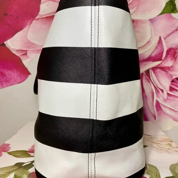 Michael Kors Black and White Striped Jet Set Tote Bag - Picture 4 of 8